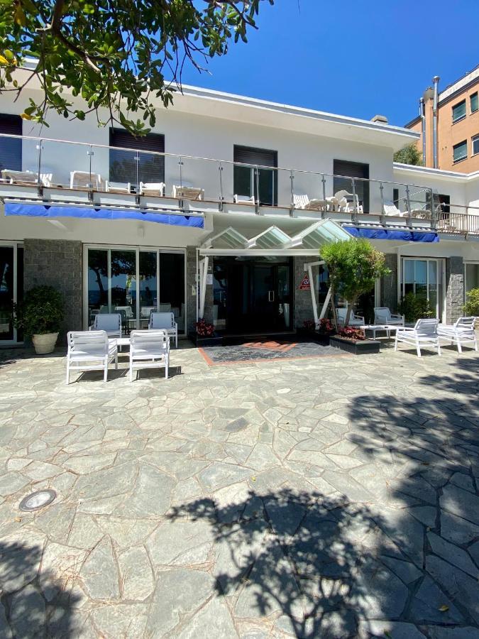 Piccolo Hotel Le Palme San Bartolomeo Al Mare Εξωτερικό φωτογραφία