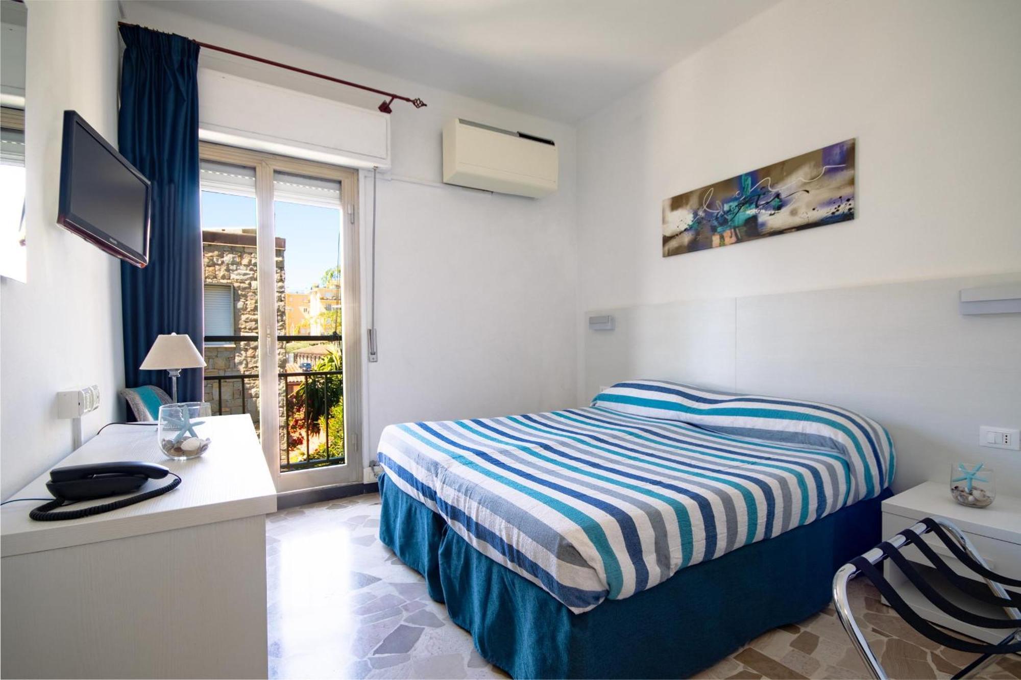 Piccolo Hotel Le Palme San Bartolomeo Al Mare Εξωτερικό φωτογραφία