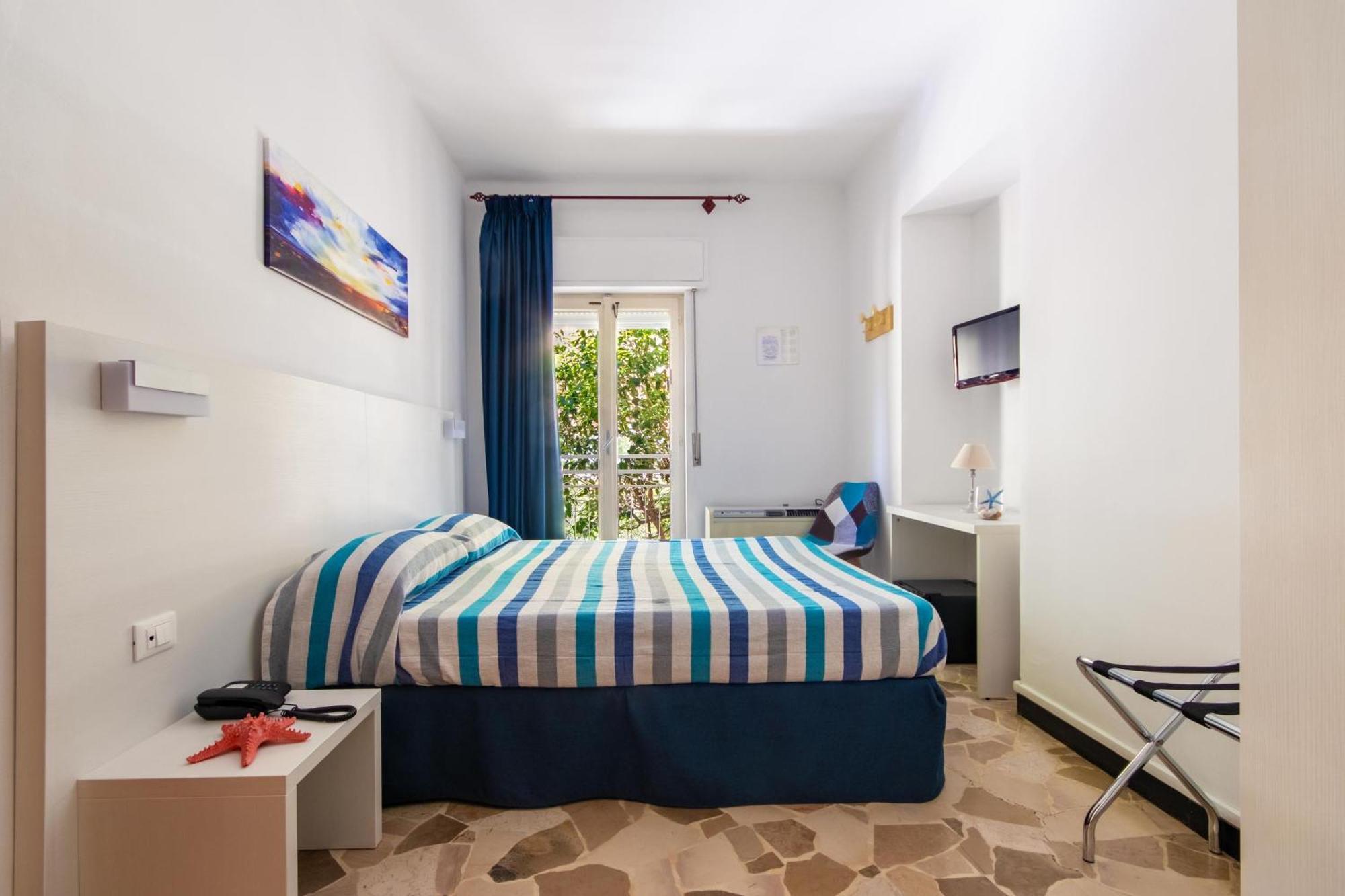 Piccolo Hotel Le Palme San Bartolomeo Al Mare Εξωτερικό φωτογραφία