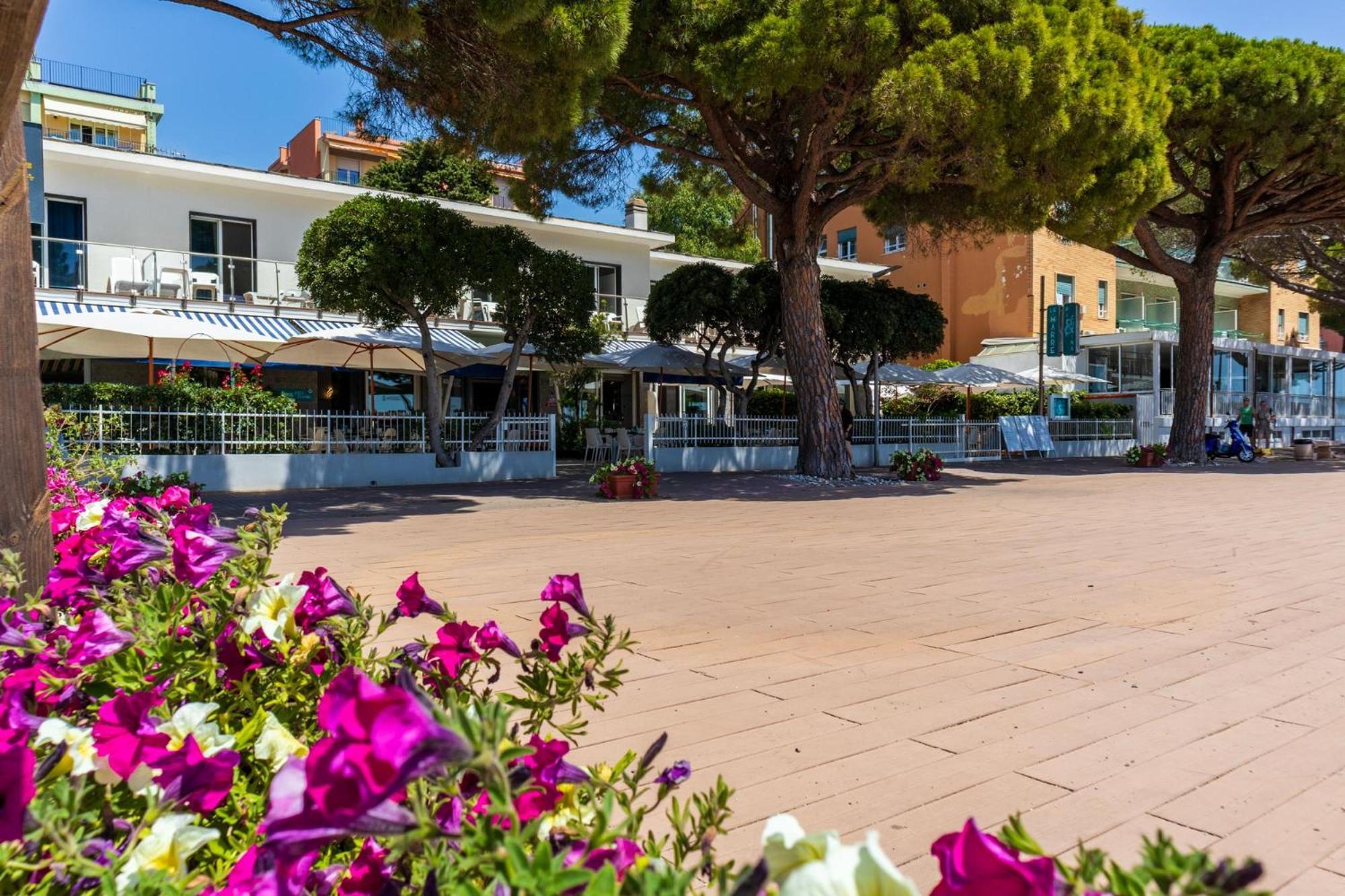 Piccolo Hotel Le Palme San Bartolomeo Al Mare Εξωτερικό φωτογραφία