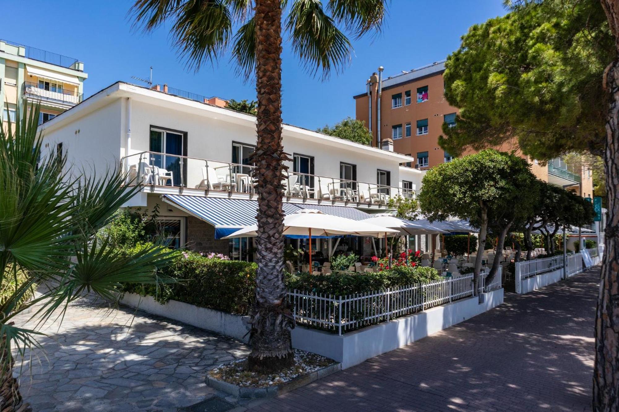 Piccolo Hotel Le Palme San Bartolomeo Al Mare Εξωτερικό φωτογραφία